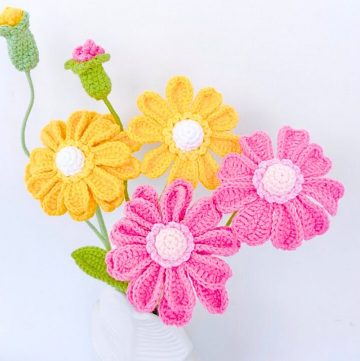 Layered Crochet Zinnia Flower with Realistic Petal Design