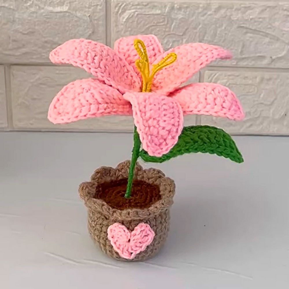 Stunning Crochet Lily Pot with Unique Petal Techniques