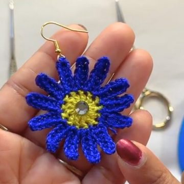 Crochet Daisy Earrings - Handmade Floral Accessory