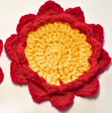 Crochet Lotus Flower Coaster – Elegant and Artistic Decoration