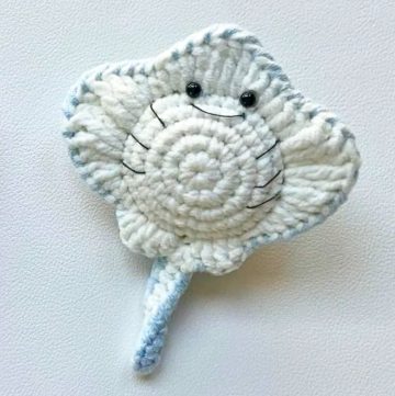 Crochet Ray Fish Keychain Design - Fun and Stylish Accessory