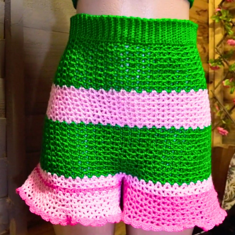 Crochet V-Stitch Shorts Pattern Stylish & Personalized