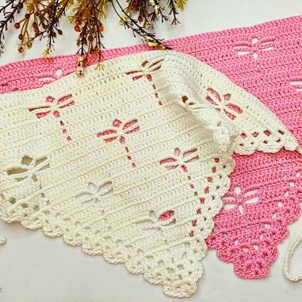 Crochet summer bandana with a beautiful stitch