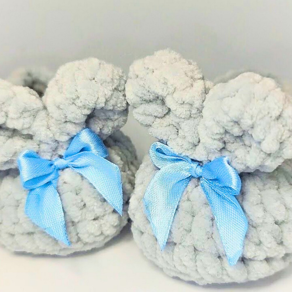 Cutest Crochet Bunny Booties Pattern for Baby Feet