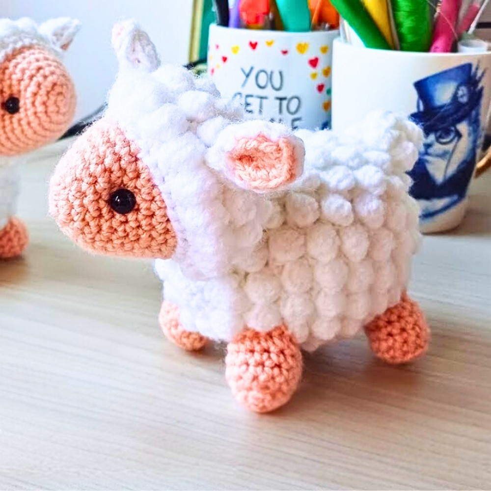 Crochet Adorable Sheep Pattern with Textured Wool Effect