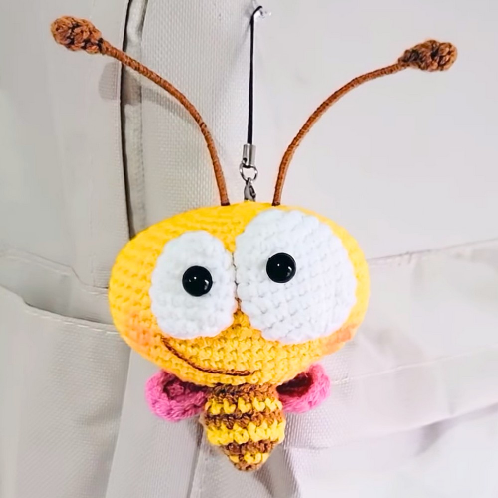 How to Crochet Bee Keychain with a Big Head and Adorable Details