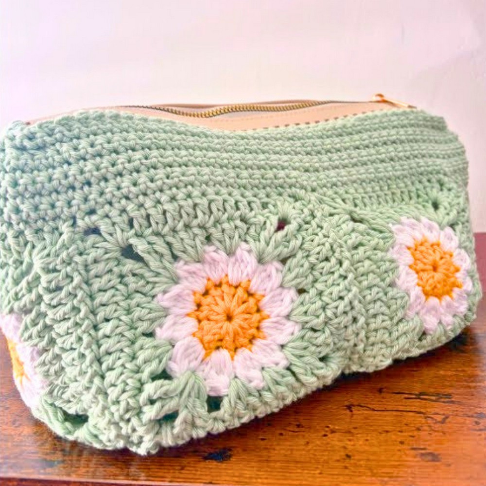 Crochet Daisy Granny Square Zipper Pouch with Floral Design