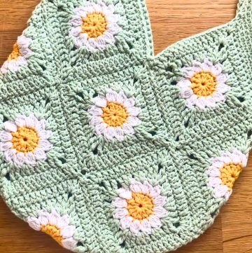Daisy granny square tote bag crochet pattern