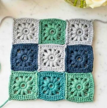 Easy Crochet Mini Granny Square