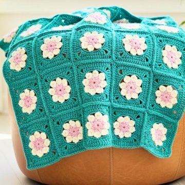 How to Crochet a Daisy Granny Square – Stunning Floral Design