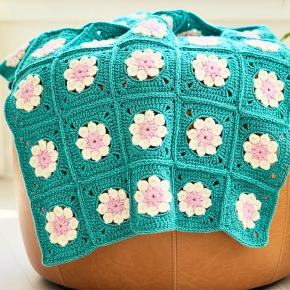 How to Crochet a Daisy Granny Square – Stunning Floral Design