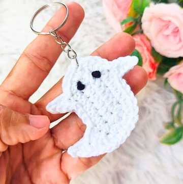 Crochet Ghost Keychain Halloween Tutorial