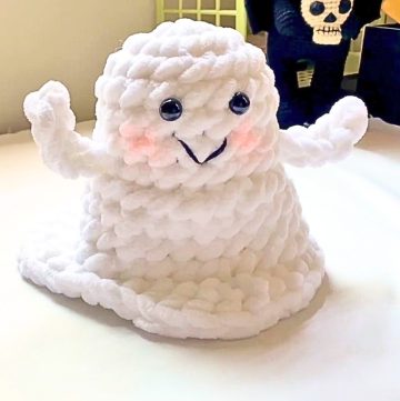 Easy Crochet Halloween Ghost with Velvet Yarn