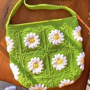 How to Make a Crochet Daisy Zipper Bag