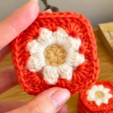 Crochet Daisy Granny Squares Tutorial With Bright & Colorful Design