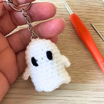 Cute & Easy Crochet A Mini Ghost Pattern for Halloween