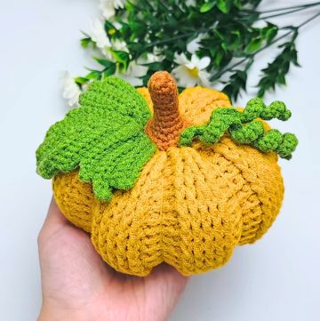 Easy Crochet Pumpkin Tutorial - Make a Realistic Fall Decoration