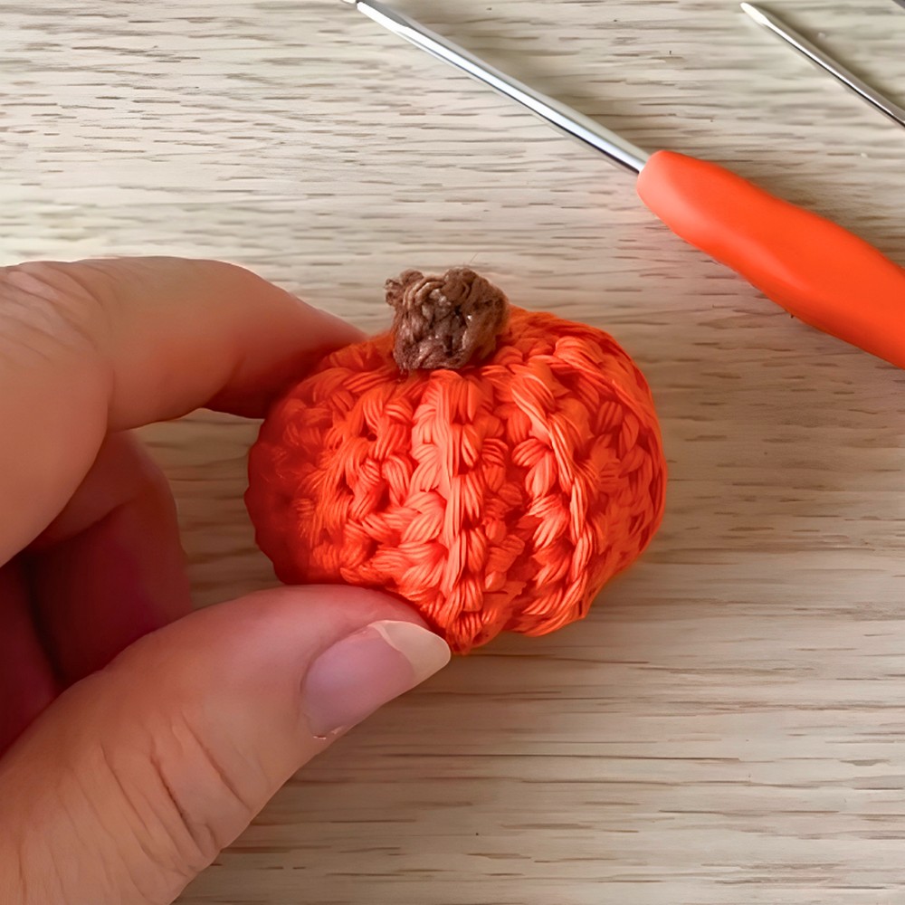 How to Crochet a Tiny Halloween Pumpkin Free Pattern