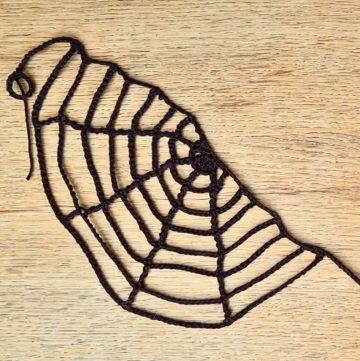 Crochet Spider Web Garland Tutorial for Halloween Decor