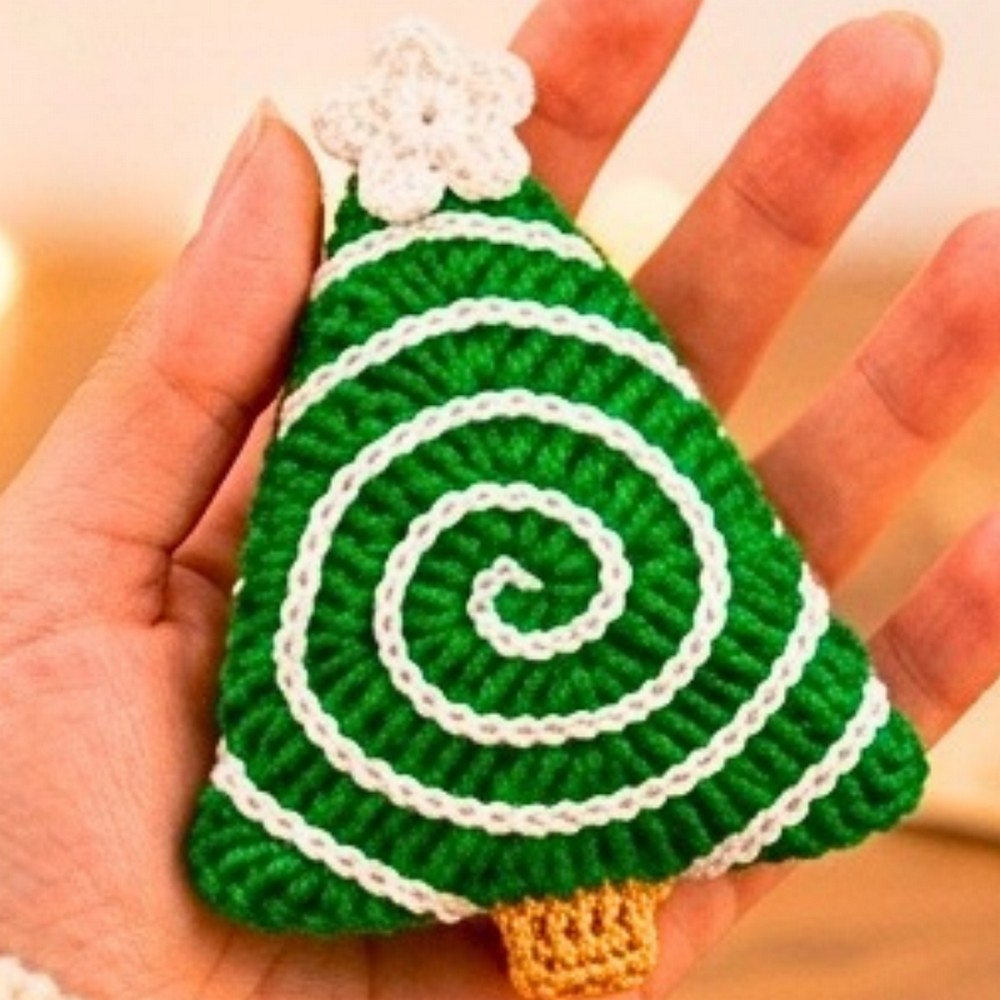 Step-by-Step Pattern For Crochet Christmas Tree Ornament