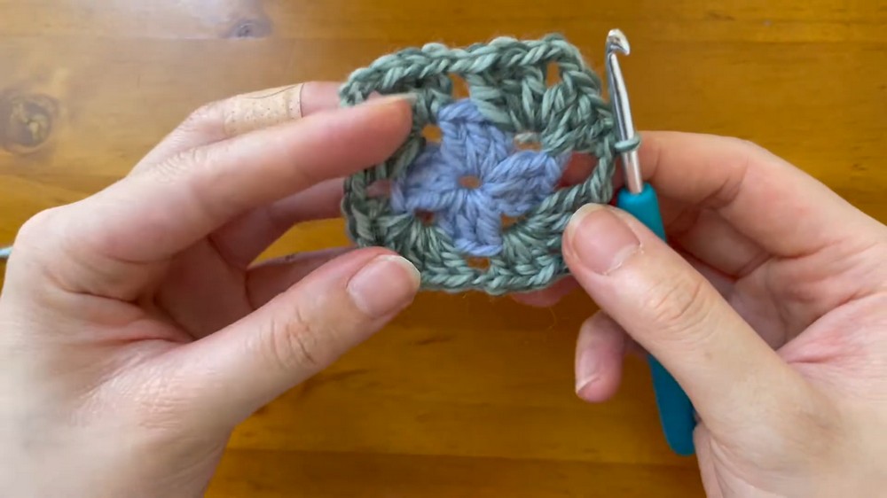 Crochet Granny Square Bonnet Guide for Beginners - DIY Crafts